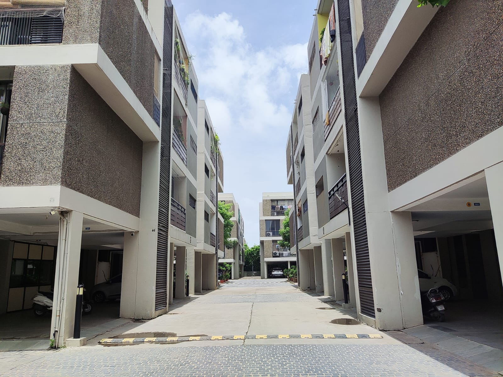 3 BHK 2406 Sq.Ft Residential Flat / Appartment for Sale in Thaltej Ahmedabad - Media 19