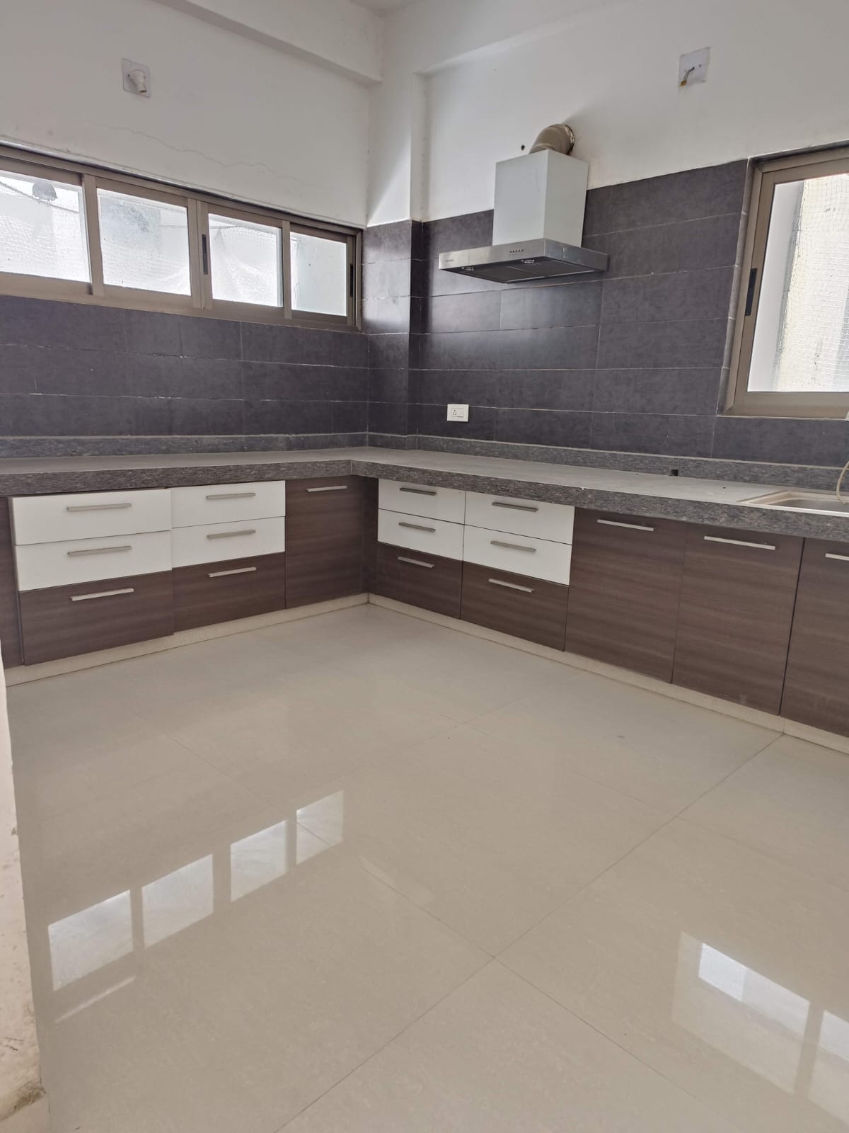 3 BHK 2406 Sq.Ft Residential Flat / Appartment for Sale in Thaltej Ahmedabad - Media 10