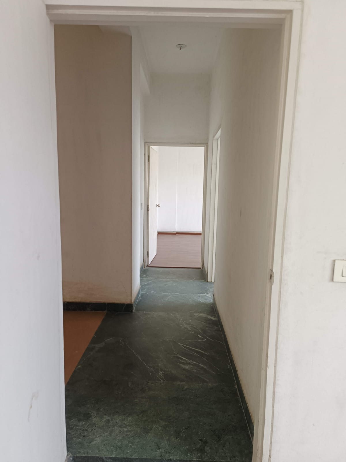 3 BHK 2406 Sq.Ft Residential Flat / Appartment for Sale in Thaltej Ahmedabad - Media 4